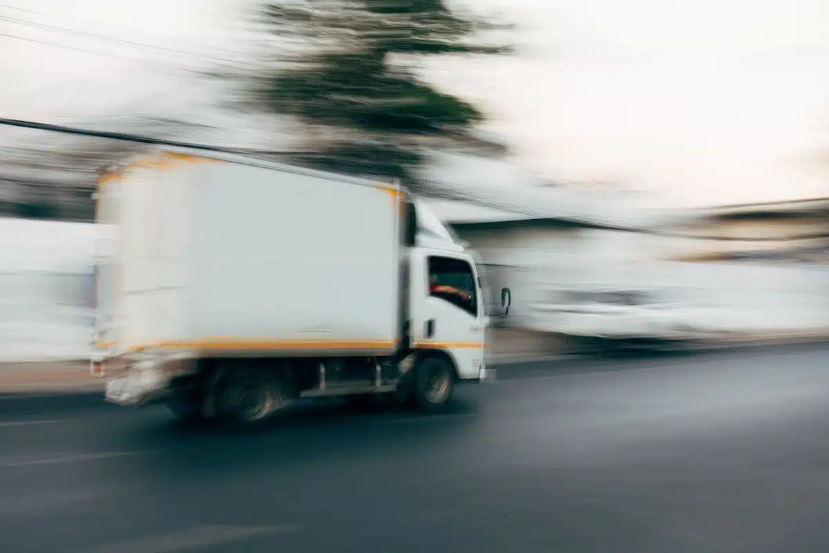 Conseils pratiques pour obtenir les autorisations de stationnement de votre camion de déménagement