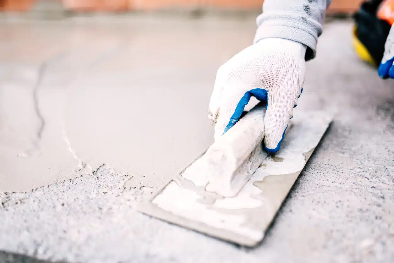 Comment faire redresser un sol en béton qui s’affaisse ?