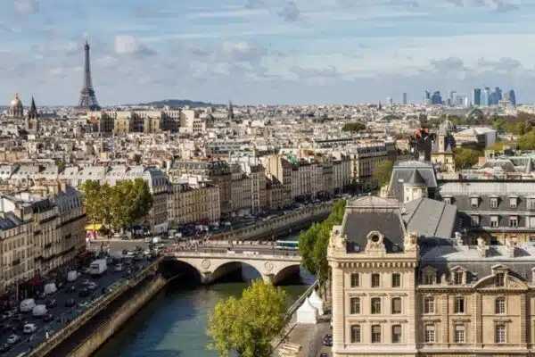 Les Défis des Investisseurs Immobiliers au XXIe Siècle