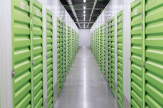 Louer un box de stockage près de Saint-Quentin : ce qu'il faut savoir avant de se lancer