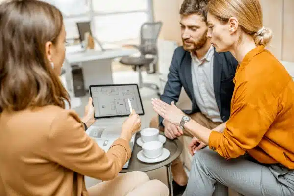 Les atouts de travailler avec une agence immobilière professionnelle à Cannes